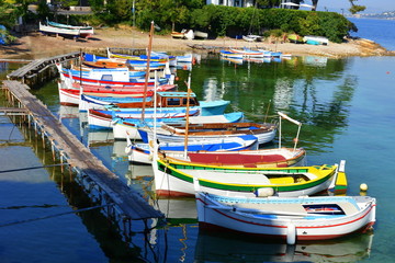 France ,côte d'azur, Antibes. port de l'Olivette. Ce petit port situé au cap d'Antibes accueille des pointus de mai à octobre.