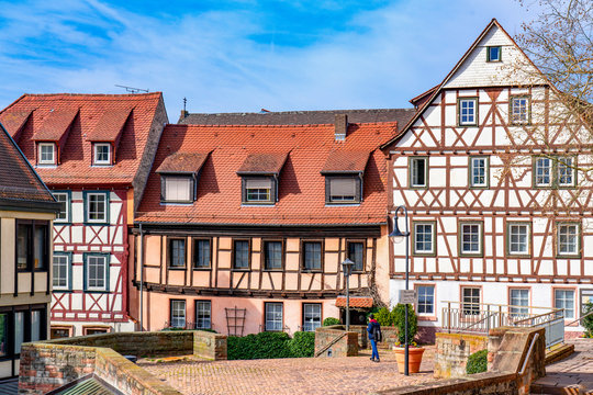 Vor der Kirche Bensheim an der Bergstrasse
