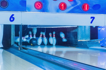 bowling pins ball game close zoom player knocking down points