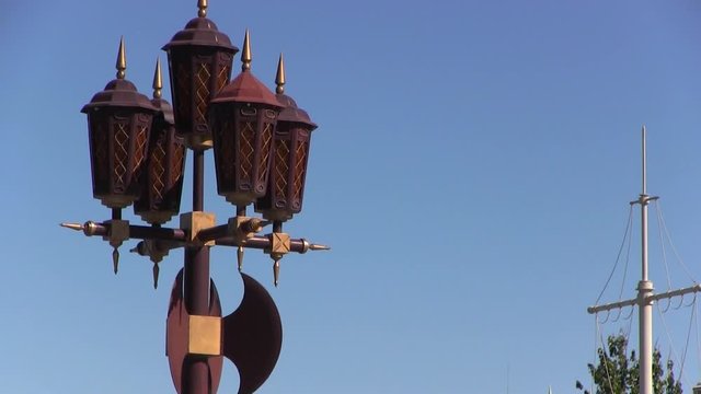 Street lamp with axes