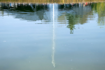 Obraz na płótnie Canvas reflections in water