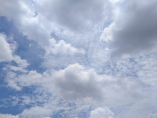 Obraz premium White soft cloud texture on blue sky background