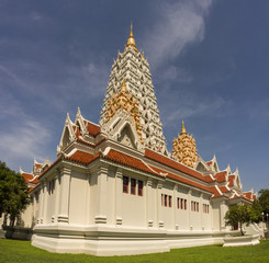 Fototapeta premium Temple at Pattaya Thailand with beautiful sky