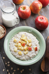 Oatmeal with caramelized apples