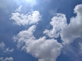 Obraz premium White soft cloud texture on blue sky background