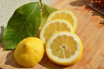 Zitrone geschnitten