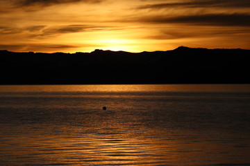 Obraz premium sunset over lake