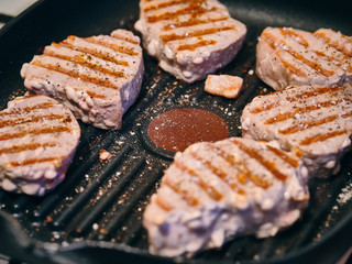 Grilled tuna steaks