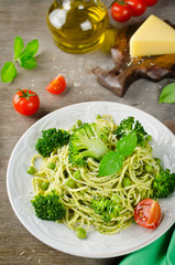 Spaghetti with green peas and basil pesto
