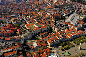Fototapeta na wymiar Lissabon Luftbilder - Luftaufnahmen von Lissabon: Ponte 25 de Abril, Castelo de São Jorge, Igreja de Santa Engrácia, Commerce Square und weitere Sehenswürdigkeiten