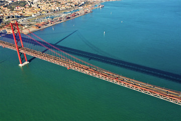 Lissabon Luftbilder - Luftaufnahmen von Lissabon: Ponte 25 de Abril, Castelo de São Jorge, Igreja...