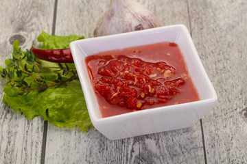 Spicy tomato and garlic sauce