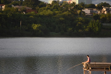 Pescador no Lago Paranoá