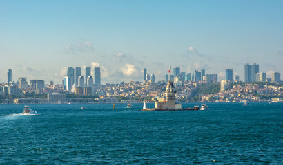 Fototapeta premium Maiden's Tower in istanbul, Turkey (KIZ KULESI - USKUDAR)