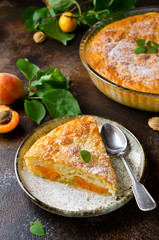Sponge cake with apricots, dusted with icing sugar