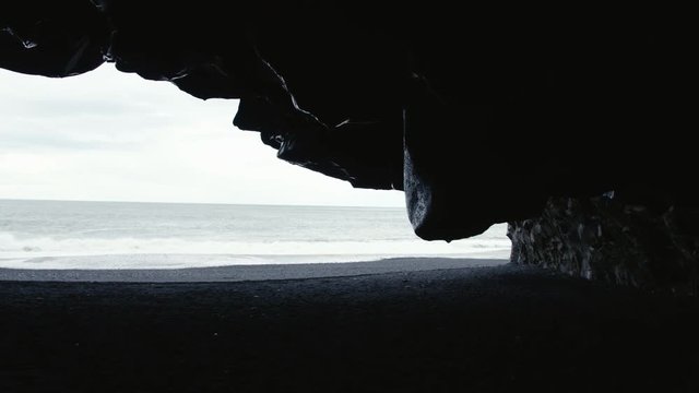 Cueva de basalto H&aacute;lsanefshellir