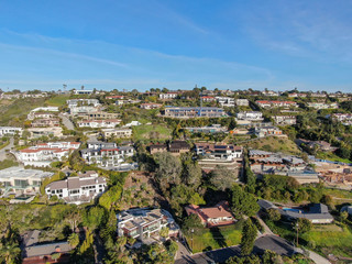 Fototapeta premium Aerial view of La Jolla little coastline city with nice beautiful wealthy villas with swimming pool. La Jolla, San Diego, California, USA. West coast real estate development.