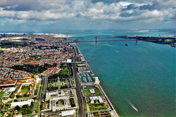 Lissabon Luftbilder - Luftaufnahmen von Lissabon: Ponte 25 de Abril, Castelo de São Jorge, Igreja de Santa Engrácia, Commerce Square und weitere Sehenswürdigkeiten