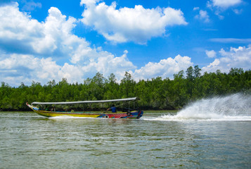 Obraz premium Long-tail boat in action, Thailand