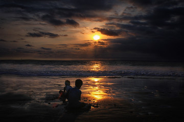 Naklejka na ściany i meble silhouette of man on the beach at sunset