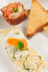 omelet de claras de huevo con pan y verduras