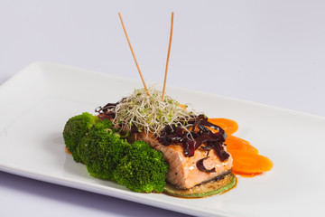 Salmón con verduras