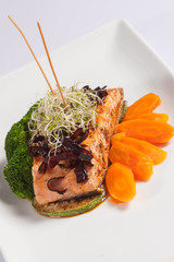 Salmón con verduras