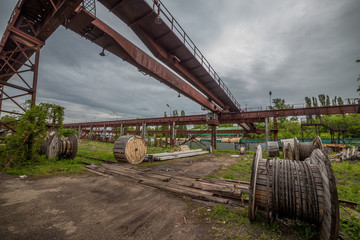 Fototapeta premium Old rusty gantry bridge crane in abandoned factory