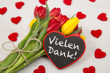 Tulpen und Karte: Vielen Dank!