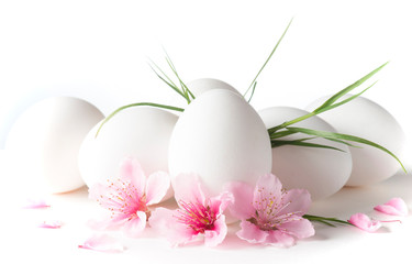 Obraz na płótnie Canvas white eggs with peach flowers on the white background