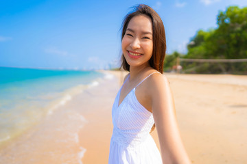 Fototapeta na wymiar Portrait beautiful young asian woman happy smile leisure on the beach sea and ocean