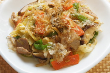 焼きうどん　家庭料理
