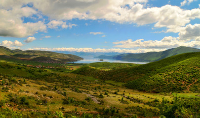 Obraz premium Jezioro spokojnie odpoczywa