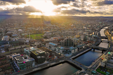 Obraz premium Dublin - Luftbilder von Dublin mit DJI Mavic 2 Drohne fotografiert aus ca. 100 Meter Höhe
