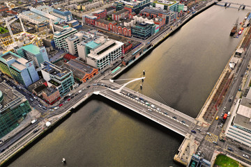 Obraz premium Dublin - Luftbilder von Dublin mit DJI Mavic 2 Drohne fotografiert aus ca. 100 Meter Höhe