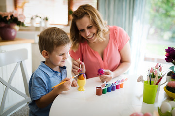 Obraz na płótnie Canvas Happy Family Painting Easter Eggs
