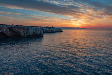 Vista panoramica sulle coste Siciliane al crepuscolo dalla riserva naturale di Capo Rama, provincia...