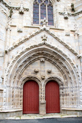 Fototapeta na wymiar Penmarc'h. Entrée de l'église Saint-Nonna. Finistère. Bretagne