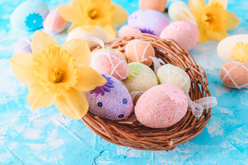 Easter background with Easter eggs and spring flowers. 