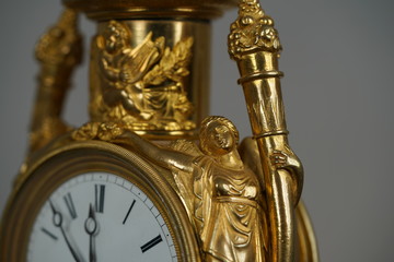Fototapeta na wymiar goldene Uhr