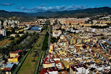 Obraz premium Malaga Luftbild - Malaga in Spanien (Andalusien) mit der Drohne DJI Mavic 2 aus der Luft fotografiert
