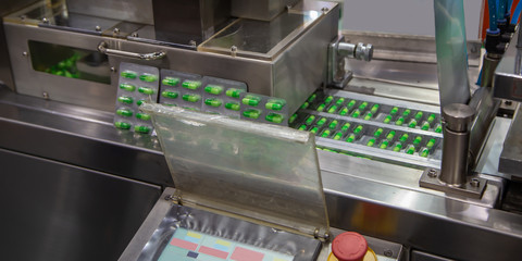 Process of capsule blister packing machine in pharmaceutical industrial