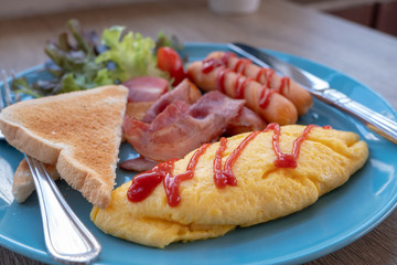 breakfast, scrambled egg with toppings, sausage, bread, bacon