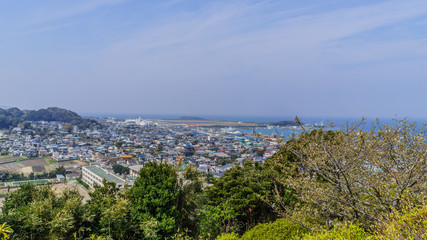 Obraz premium 春の館山城跡から見た風景