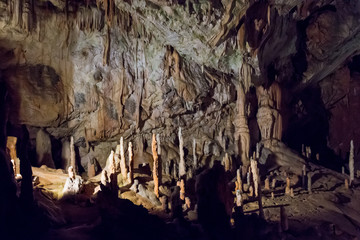 Addentrandosi nelle Grotte di Postumia