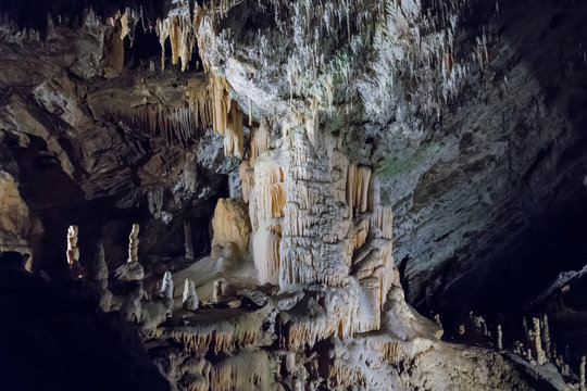 Addentrandosi nelle Grotte di Postumia