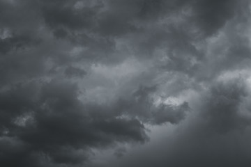 Obraz premium Storm clouds in the sky over the city. Gray gloomy sky before hurricane