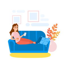 Obraz premium Woman lying on the couch and chatting