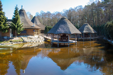 Obraz premium A beautiful place on the lake in a pine forest, a recreation center and slave fishing on the lake, a recreational place in Poland, Europe