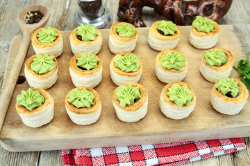 feuilletés d'escargots au beurre persillé